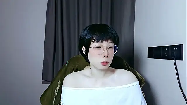 Snapshot of lin_lin_520_520 chatting on May 8, 7:57 am lin lin 520 520 online show from May 8, 7:57 am