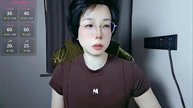 Snapshot of lin_lin_520_520 chatting on May 19, 4:19 am lin lin 520 520 online show from May 19, 4:19 am