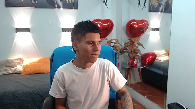 Snapshot of paul_x18 chatting on March 13, 12:01 pm paul x18 online show from March 13, 12:01 pm