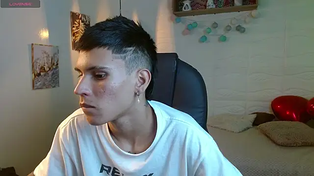 Snapshot of paul_x18 chatting on March 14, 3:45 am paul x18 online show from March 14, 3:45 am