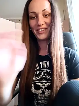 LunaCrystall online show from May 5, 4:04 pm