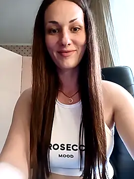 LunaCrystall online show from May 8, 3:50 pm
