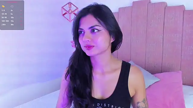 Zoee Kravitz online show from April 8, 9:04 pm