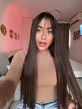 Snapshot of SaraValentina11 chatting on March 25, 4:24 pm SaraValentina11 online show from March 25, 4:24 pm