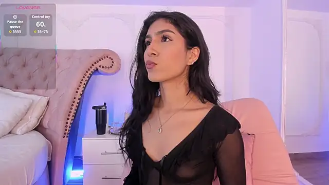 Snapshot of LucianaBlanco_ chatting on June 14, 8:33 pm LucianaBlanco online show from June 14, 8:33 pm