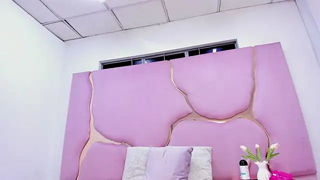 Snapshot of LaurendPink chatting on June 7, 1:59 pm LaurendPink online show from June 7, 1:59 pm