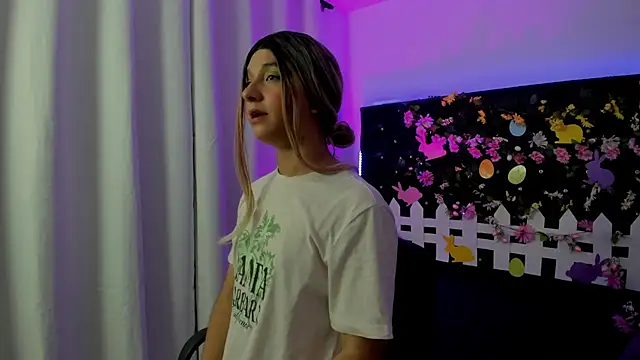 BellaRoge online show from April 8, 4:56 am