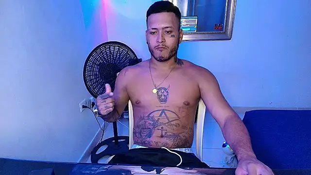 Snapshot of Crow_boss77 chatting on August 1, 8:30 pm Crow boss77 online show from August 1, 8:30 pm
