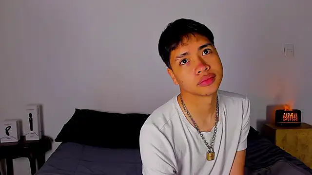 Lee Colee online show from April 28, 1:37 am