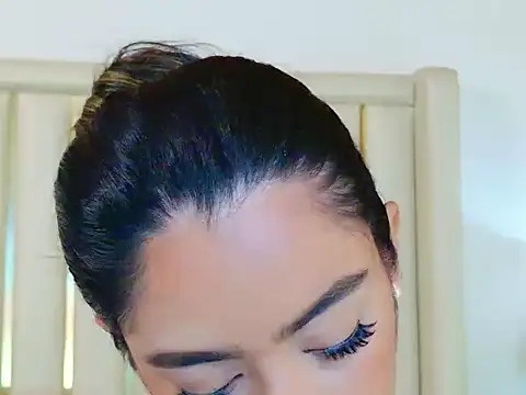 AnnieDesire online show from April 15, 3:30 pm