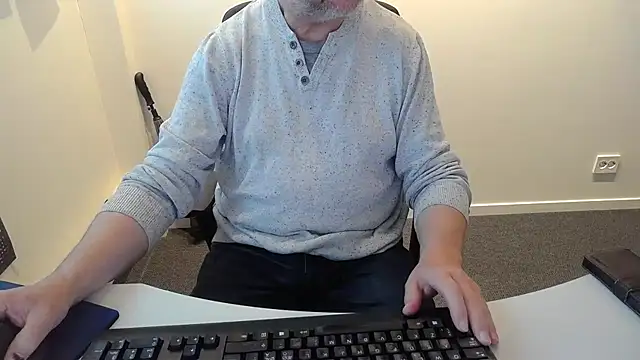 Snapshot of Buggemann chatting on June 2, 3:30 am Buggemann online show from June 2, 3:30 am