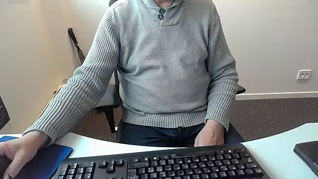 Snapshot of Buggemann chatting on June 10, 4:12 am Buggemann online show from June 10, 4:12 am