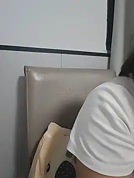 zxc81830 online show from April 14, 1:28 pm