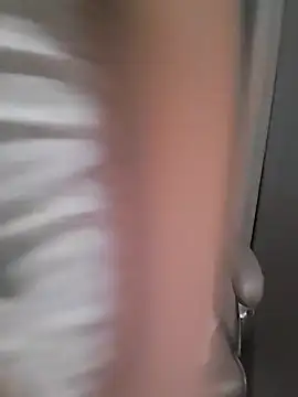 zxc81830 online show from April 25, 1:03 pm