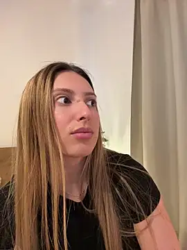 Snapshot of EvaRyen_ chatting on May 5, 3:53 pm EvaRyen online show from May 5, 3:53 pm