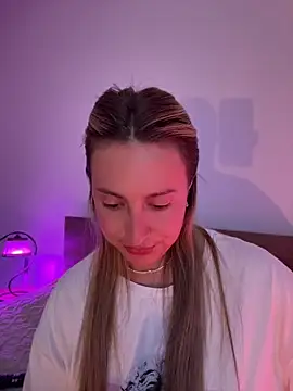 Snapshot of EvaRyen_ chatting on June 18, 5:06 pm EvaRyen online show from June 18, 5:06 pm