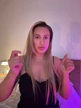 Snapshot of EvaRyen_ chatting on June 27, 5:18 pm EvaRyen online show from June 27, 5:18 pm