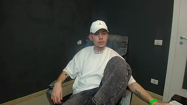 KrewVaughn online show from March 15, 7:47 am