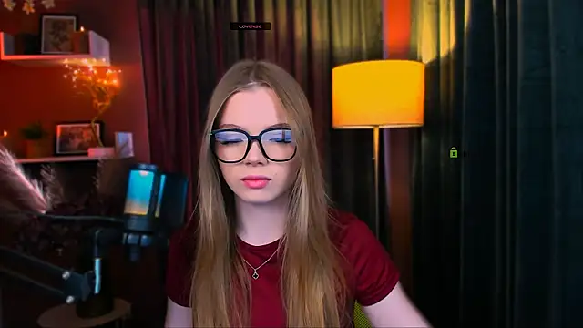 Snapshot of maddy_moah chatting on April 22, 4:59 am maddy moah online show from April 22, 4:59 am