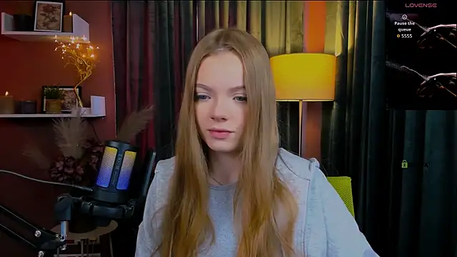 Snapshot of maddy_moah chatting on April 28, 5:01 am maddy moah online show from April 28, 5:01 am
