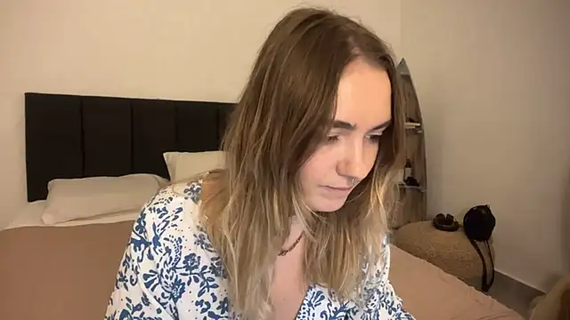 RoxyWet online show from April 8, 1:22 pm