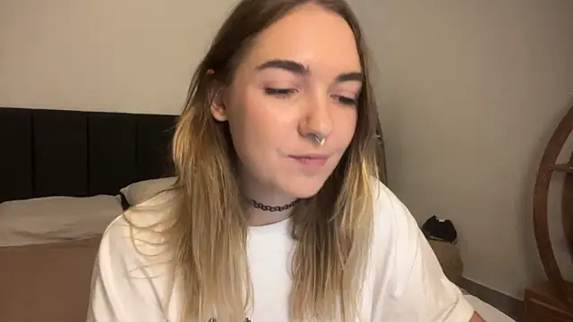 RoxyWet online show from April 15, 1:29 pm