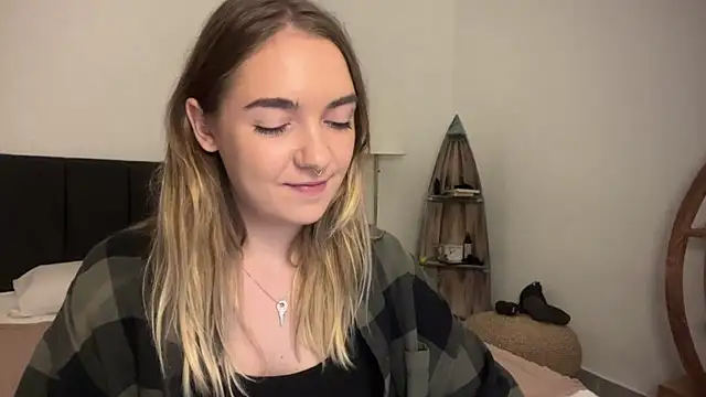 RoxyWet online show from April 16, 1:45 pm