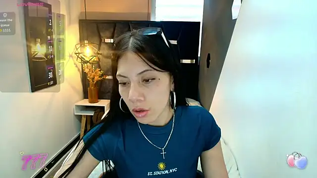 Abril Fox   online show from April 30, 8:15 pm