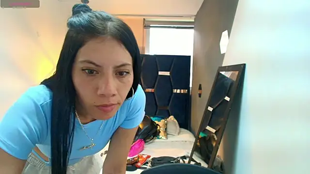 Snapshot of Abril_Fox__ chatting on May 5, 7:33 pm Abril Fox online show from May 5, 7:33 pm
