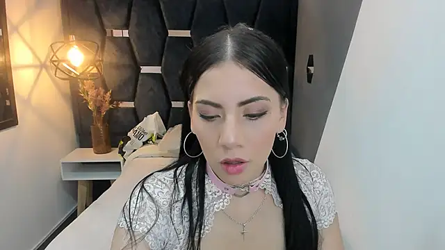 Snapshot of Abril_Fox__ chatting on May 21, 8:05 pm Abril Fox online show from May 21, 8:05 pm