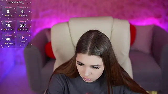 EmberCutee online show from March 13, 2:01 pm