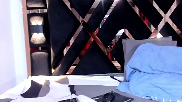 dajacatt online show from March 31, 6:47 am