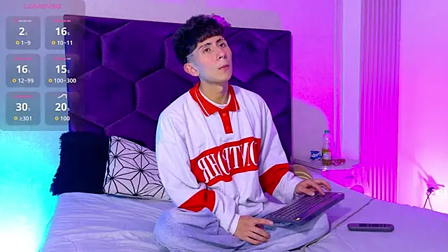 AndyJustgame  online show from April 15, 4:19 am