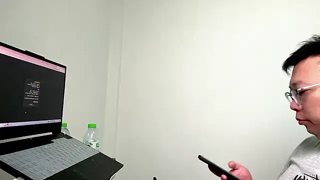 Snapshot of shentong0312 chatting on March 15, 2:23 pm shentong0312 online show from March 15, 2:23 pm