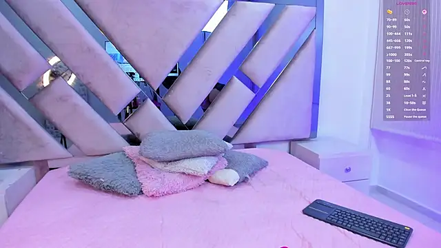 Zoe Evaanss  online show from April 28, 7:41 pm