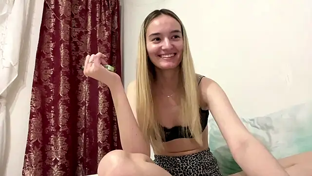 ReathaKiss online show from April 20, 3:04 pm