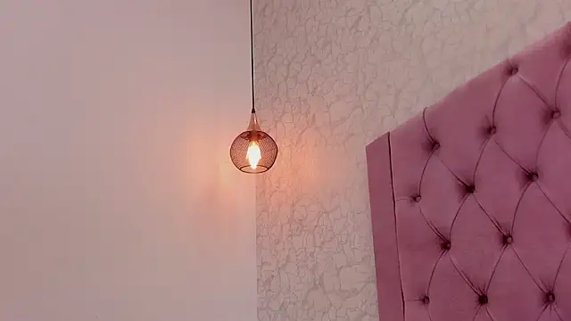 saraa joness  online show from March 21, 7:39 pm