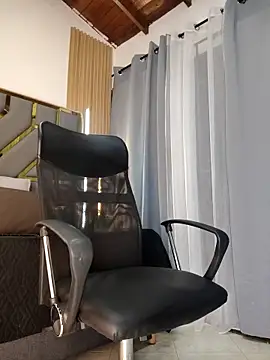 Snapshot of Oliver_bigblack_cock chatting on May 5, 6:05 pm Oliver bigblack cock online show from May 5, 6:05 pm