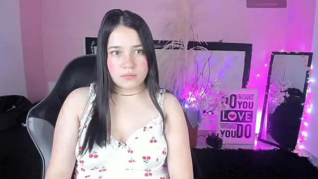 Snapshot of Julieth_Caandy chatting on May 16, 11:31 am Julieth Caandy online show from May 16, 11:31 am