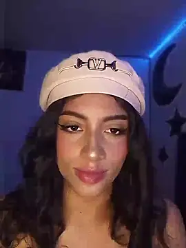 Snapshot of KattyBerryX chatting on July 9, 8:35 pm KattyBerryX online show from July 9, 8:35 pm
