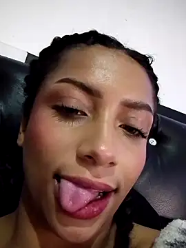 Snapshot of KattyBerryX chatting on August 2, 10:41 pm KattyBerryX online show from August 2, 10:41 pm