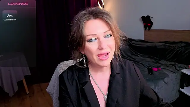 Snapshot of Sirena_Fly chatting on May 2, 6:24 pm Sirena Fly online show from May 2, 6:24 pm