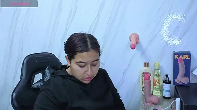 Lunafemme tf online show from April 24, 3:20 am