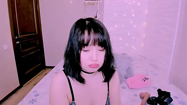 Akiko Yun online show from January 10, 4:47 am