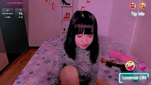 Akiko Yun online show from April 23, 11:42 am
