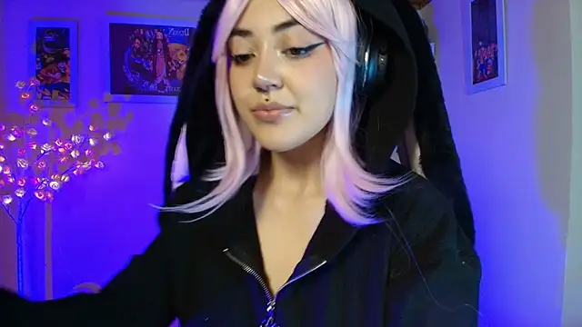 Snapshot of Nanachi_uwu chatting on May 17, 8:34 am Nanachi uwu online show from May 17, 8:34 am
