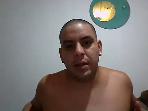 Snapshot of Matiasadventurexxx chatting on March 11, 10:49 pm Matiasadventurexxx online show from March 11, 10:49 pm