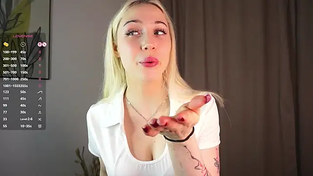 Lynnelsu online show from April 14, 9:54 pm