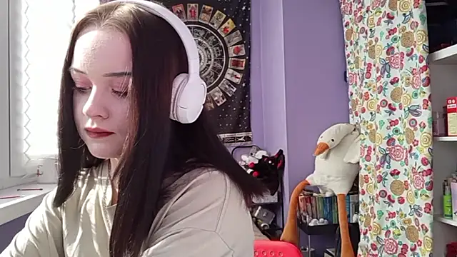 Snapshot of OneMomentPunch chatting on March 14, 11:26 am OneMomentPunch online show from March 14, 11:26 am