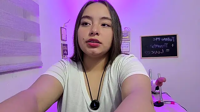Snapshot of cherry_valeria chatting on May 17, 5:16 am cherry valeria online show from May 17, 5:16 am
